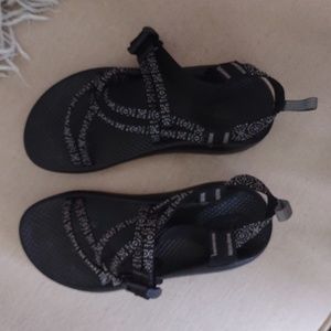 Chaco: Big Kid size 4 Black/white